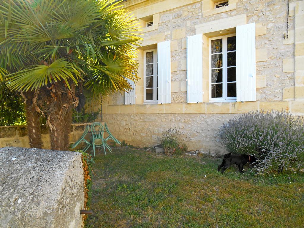 Bed and Breakfast Sous Les Marronniers Petit-Palais-et-Cornemps Zimmer foto