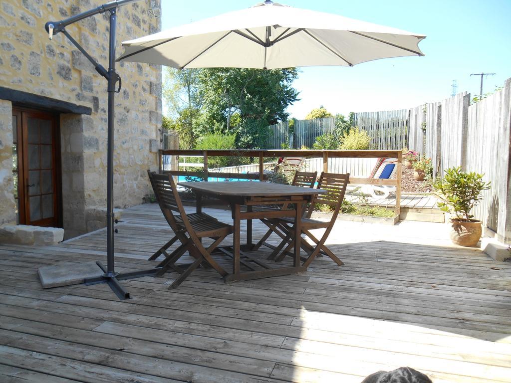 Bed and Breakfast Sous Les Marronniers Petit-Palais-et-Cornemps Zimmer foto